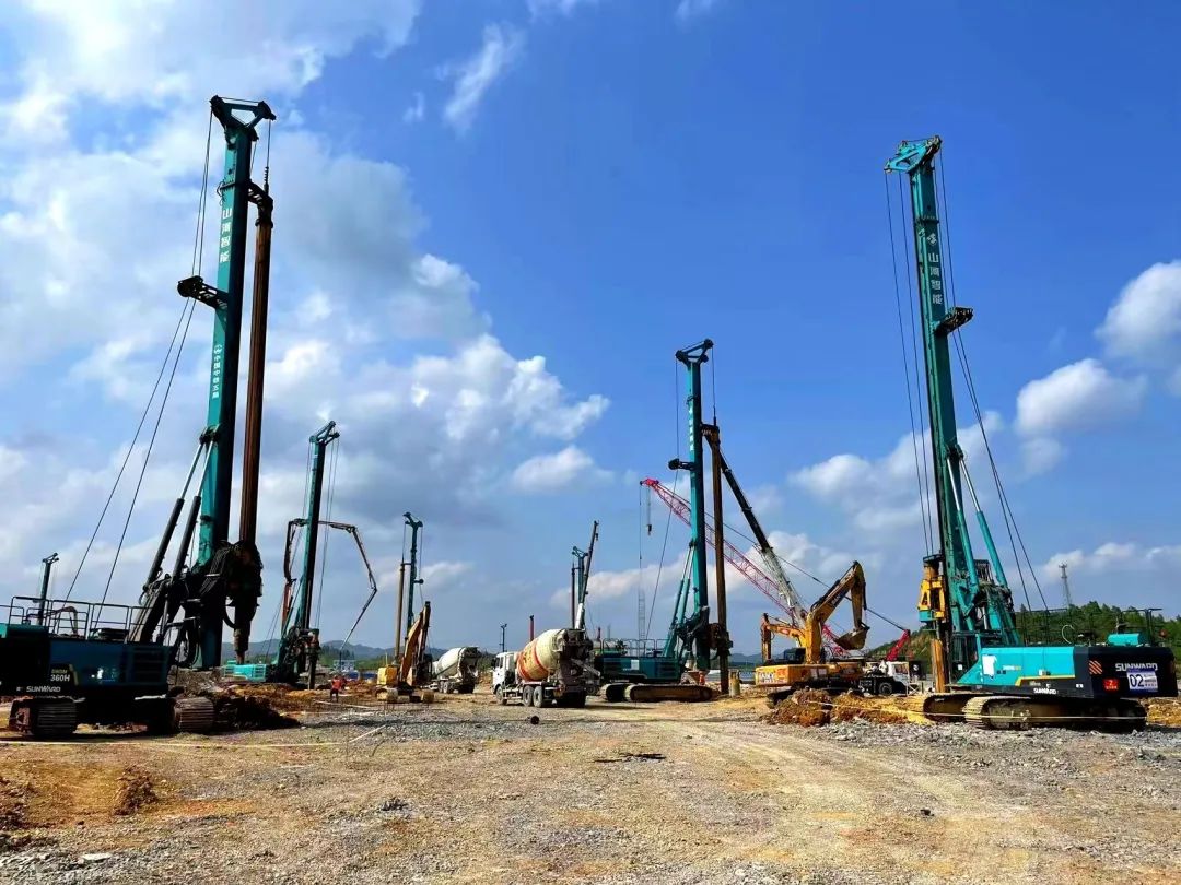 打桩“神器”再露矛头！壹定发智能旋挖钻机助力贵阳贵安新区负极质料项目加速建设