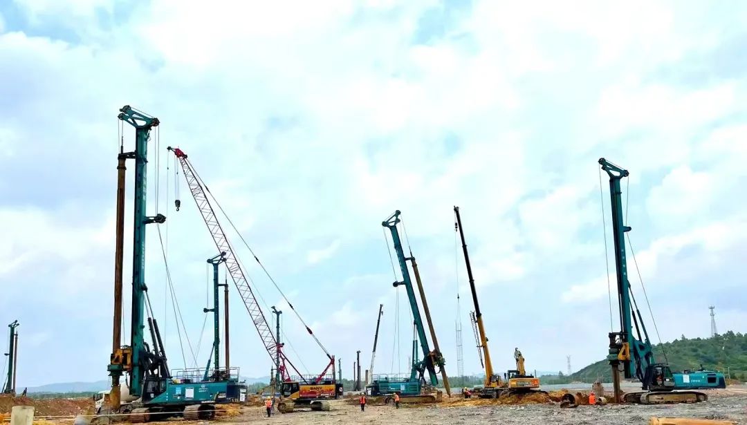 打桩“神器”再露矛头！壹定发智能旋挖钻机助力贵阳贵安新区负极质料项目加速建设