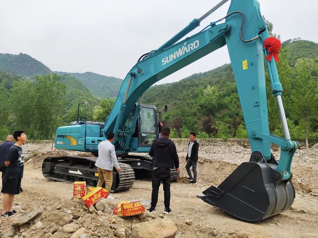 三员壹定发挖机“悍将”收服“铁粉”一枚，，，，，，，，凭什么？？？？？