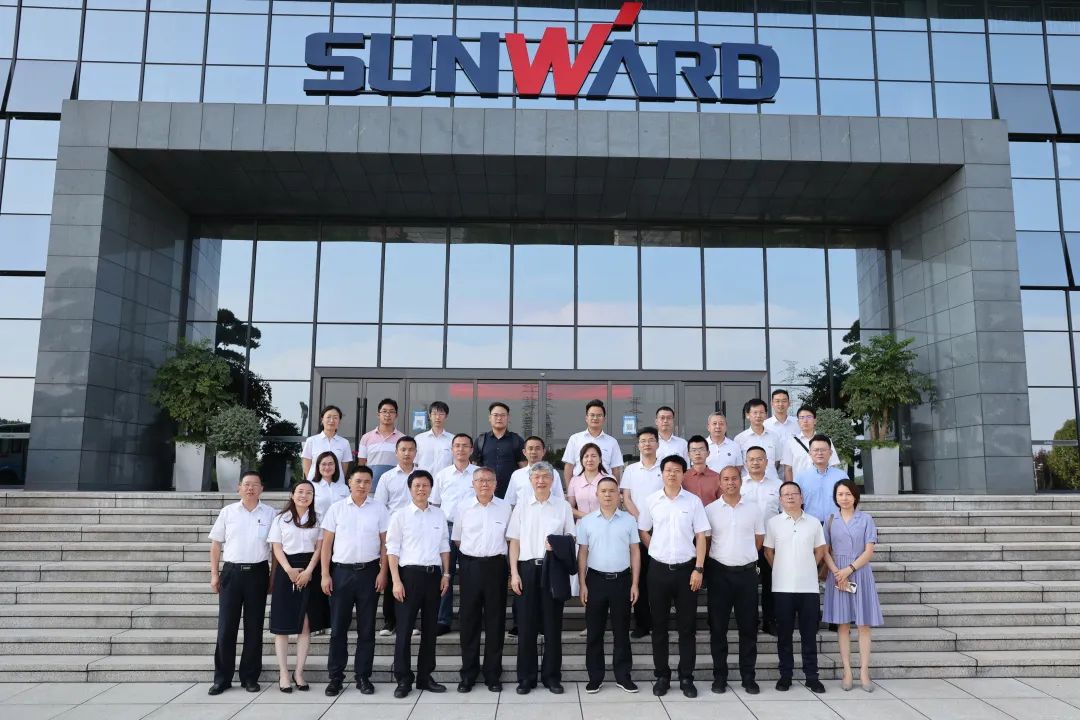 立异引领，，，，智造未来！“2022院士专家长沙行”高端装备高质量生长钻研会盛大举行