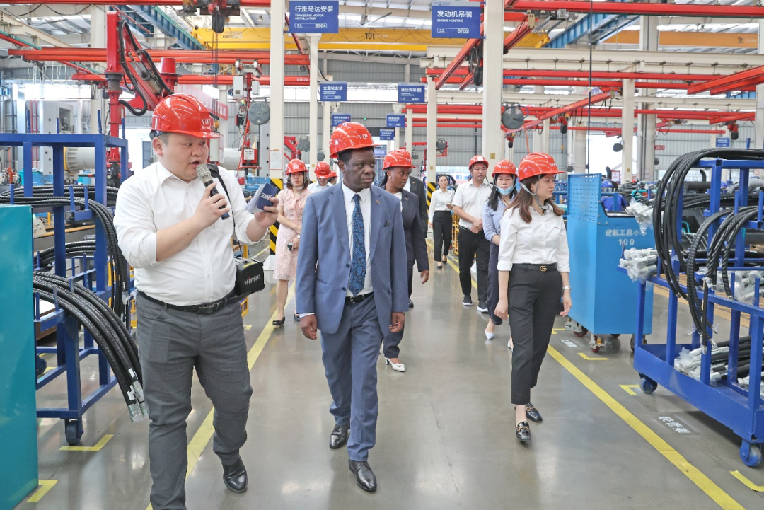 马拉维大使一行考察壹定发智能