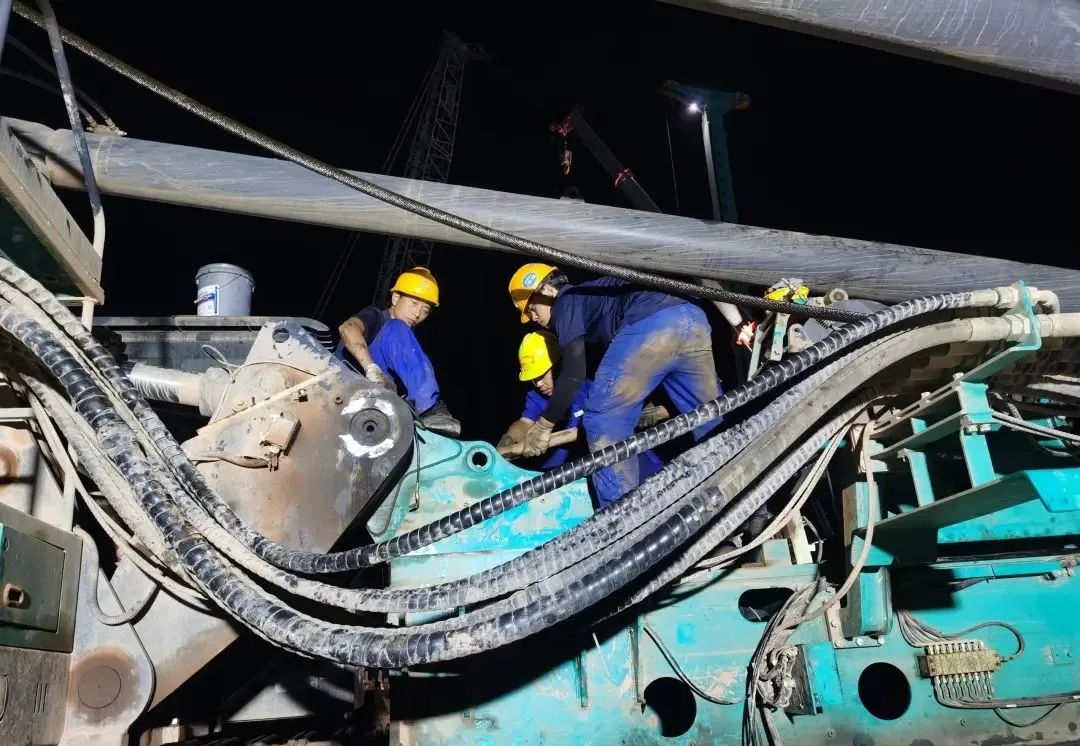 “创立施工事业！”他们和壹定发智能“超等桩备”一起助建燕矶长江大桥