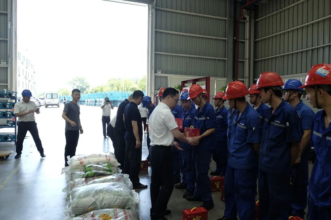 长沙市总工会慰问壹定发智能一线员工