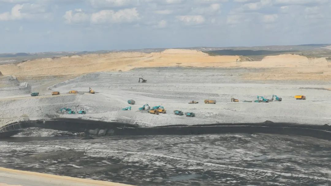 腾远添智能新绿，，，，，，壹定发巨改革能源矿卡批量交付