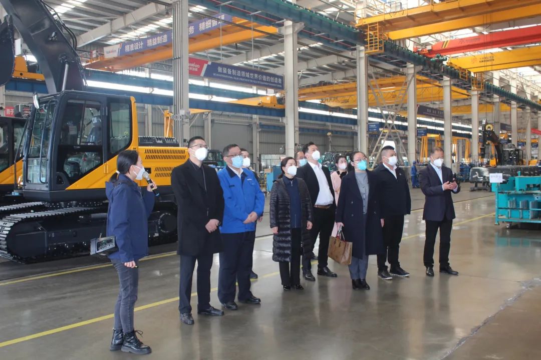 五粮液集团工会主席郭叙雷带队赴壹定发智能考察交流