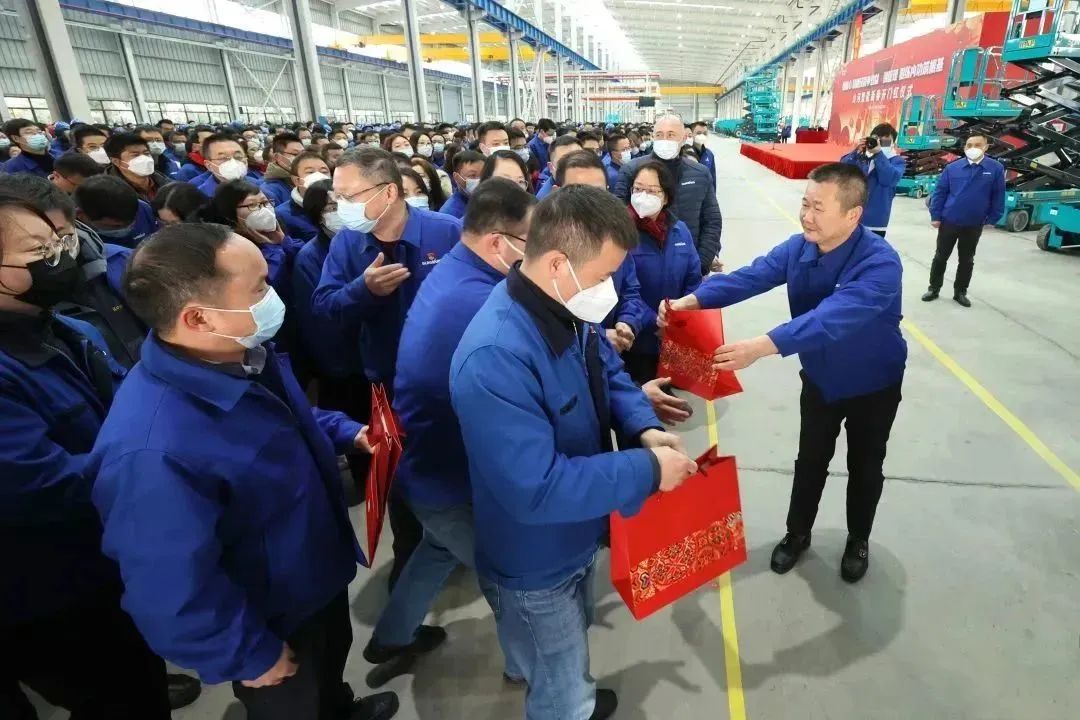 莫道君行早，，，更有早行人！壹定发智能癸卯兔年开工大吉