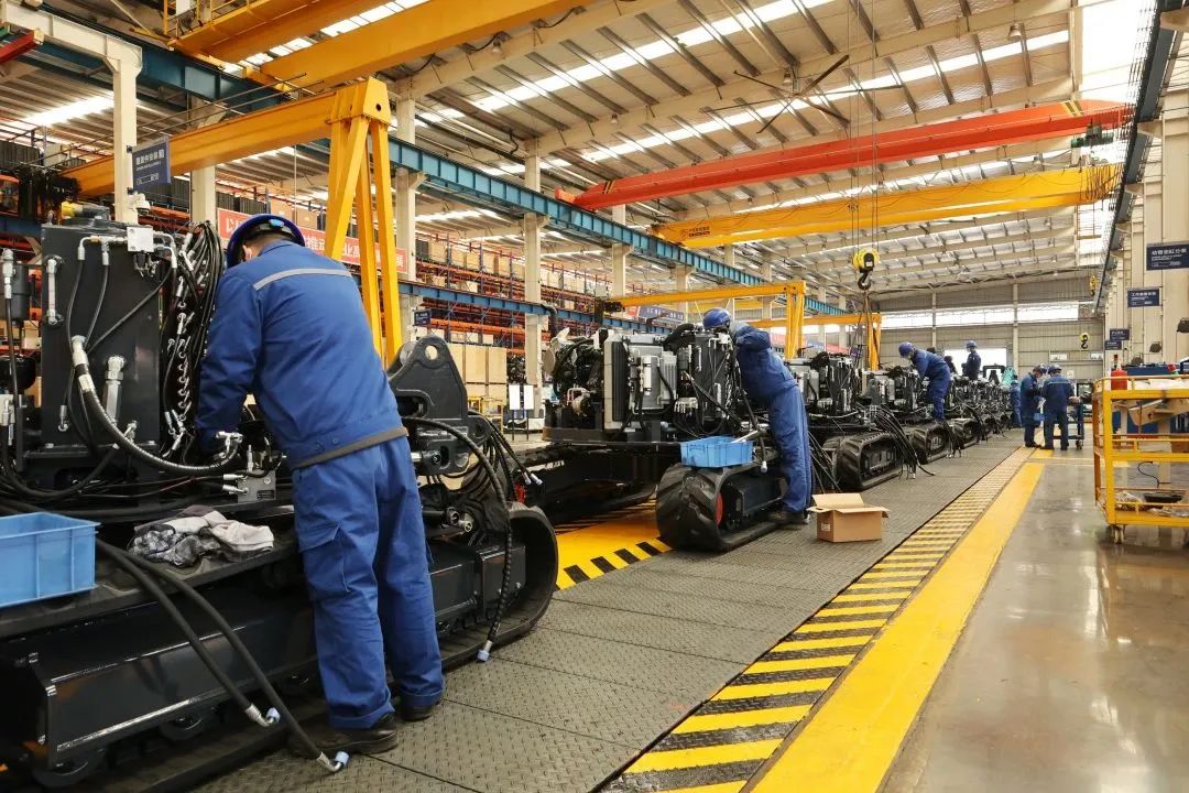 莫道君行早，，，更有早行人！壹定发智能癸卯兔年开工大吉