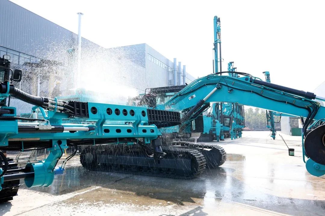 莫道君行早，，，更有早行人！壹定发智能癸卯兔年开工大吉