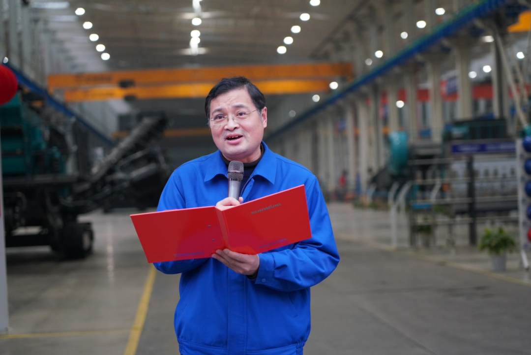 “持证上岗，，，，，，成为破碎筛分装备的好管家！”