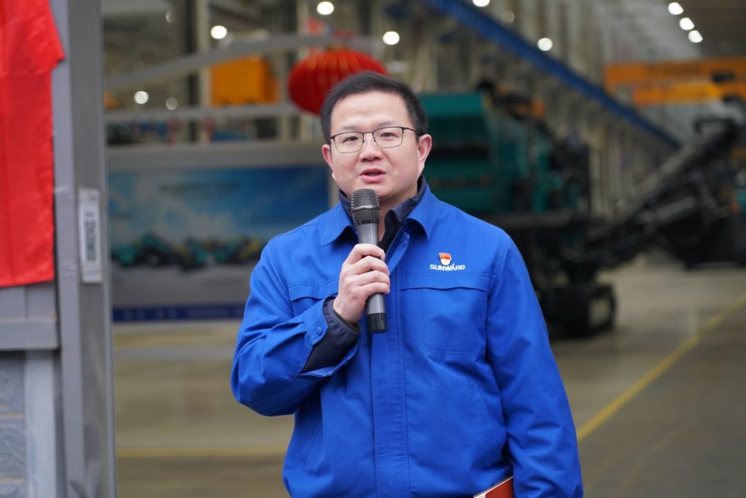 “持证上岗，，，，，，成为破碎筛分装备的好管家！”