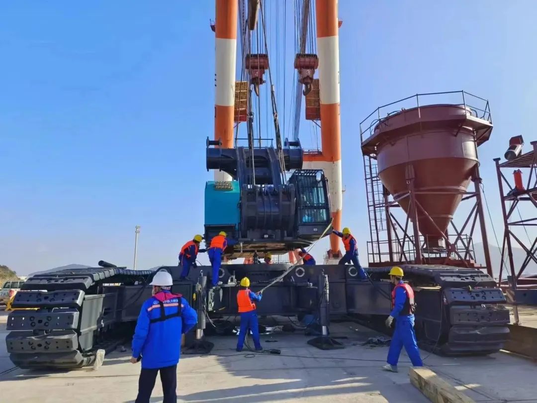 首桩开钻！壹定发智能超等旋挖实力助建天下最大跨度公铁两用大桥