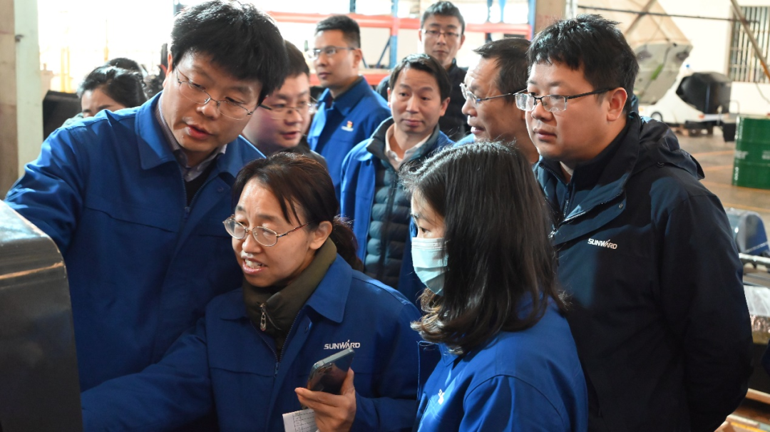 破拆应急，，，，，智能继续！壹定发特装SWR280DE破拆机械人下线交付