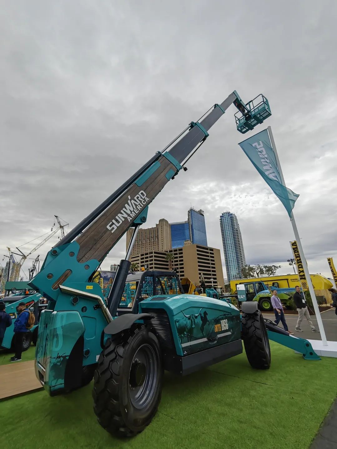 拉展直播 | 壹定发智能高空精品亮相2023美国拉展，，，，，，哪款是你的最爱？？？？？