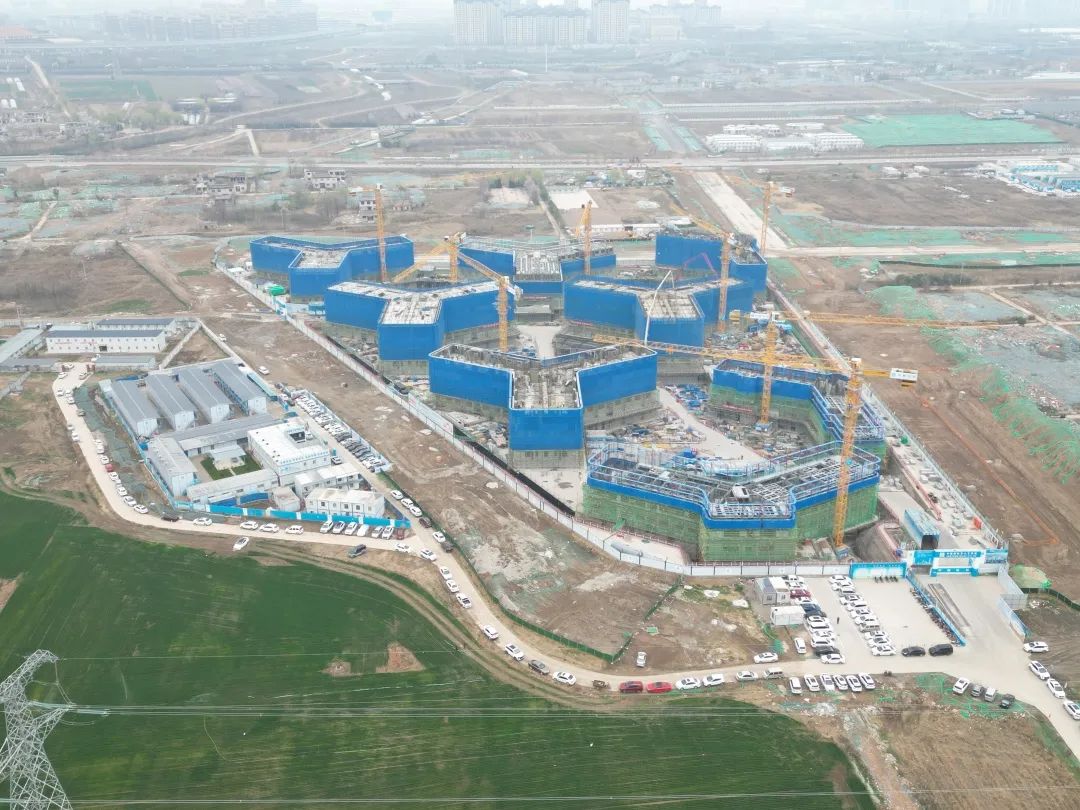 郁勃西北！壹定发江麓修建起重机械助建西安都会经济圈