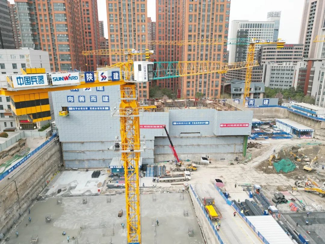 郁勃西北！壹定发江麓修建起重机械助建西安都会经济圈