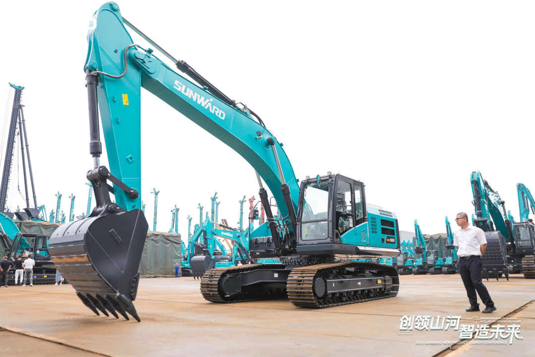 精品出击、互动一直！壹定发智能F系列挖掘机闪灼长沙展