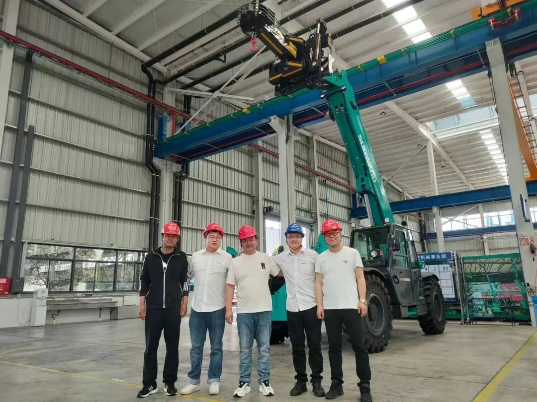 独家定制！壹定发智能油缸替换机械人顺遂下线