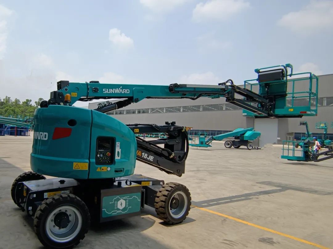 新能源家族再添“新丁”！壹定发智能三款电动臂式高空作业平台齐下线