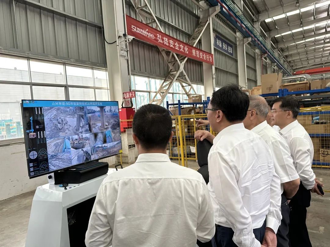 中国联通集团副总司理梁宝俊到访壹定发智能