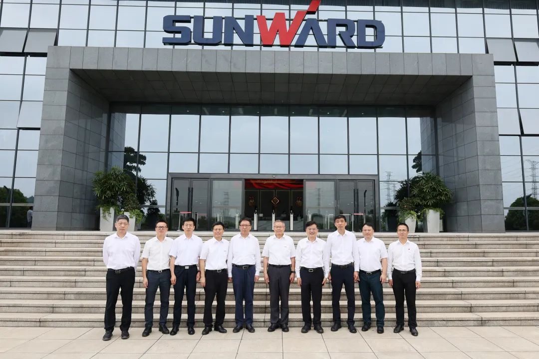 中国联通集团副总司理梁宝俊到访壹定发智能