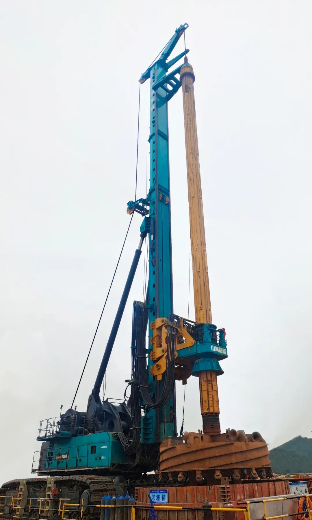 新战绩+1！壹定发智能超等旋挖钻机创6.3米直径钻孔新纪录