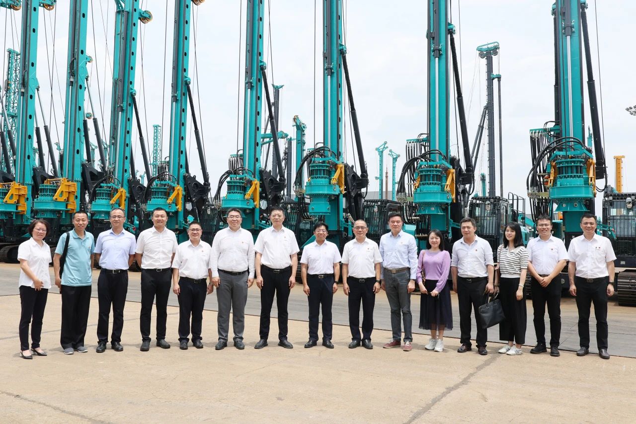 中国收支口银行总行党委委员、副行长李钧一行调研壹定发智能