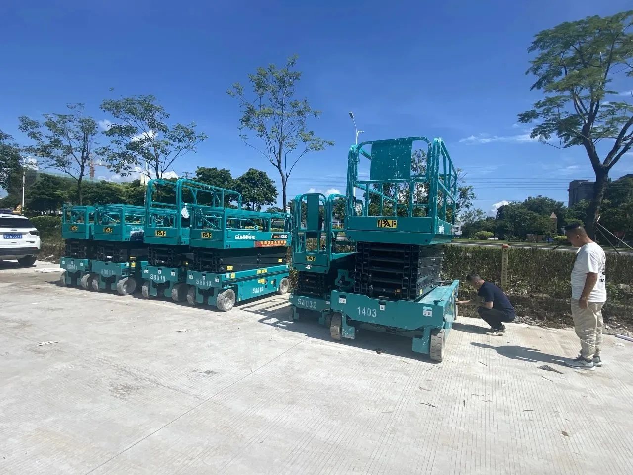 品质壹定发，，，，，专心折务！壹定发智能高空机械效劳万里行走进华南