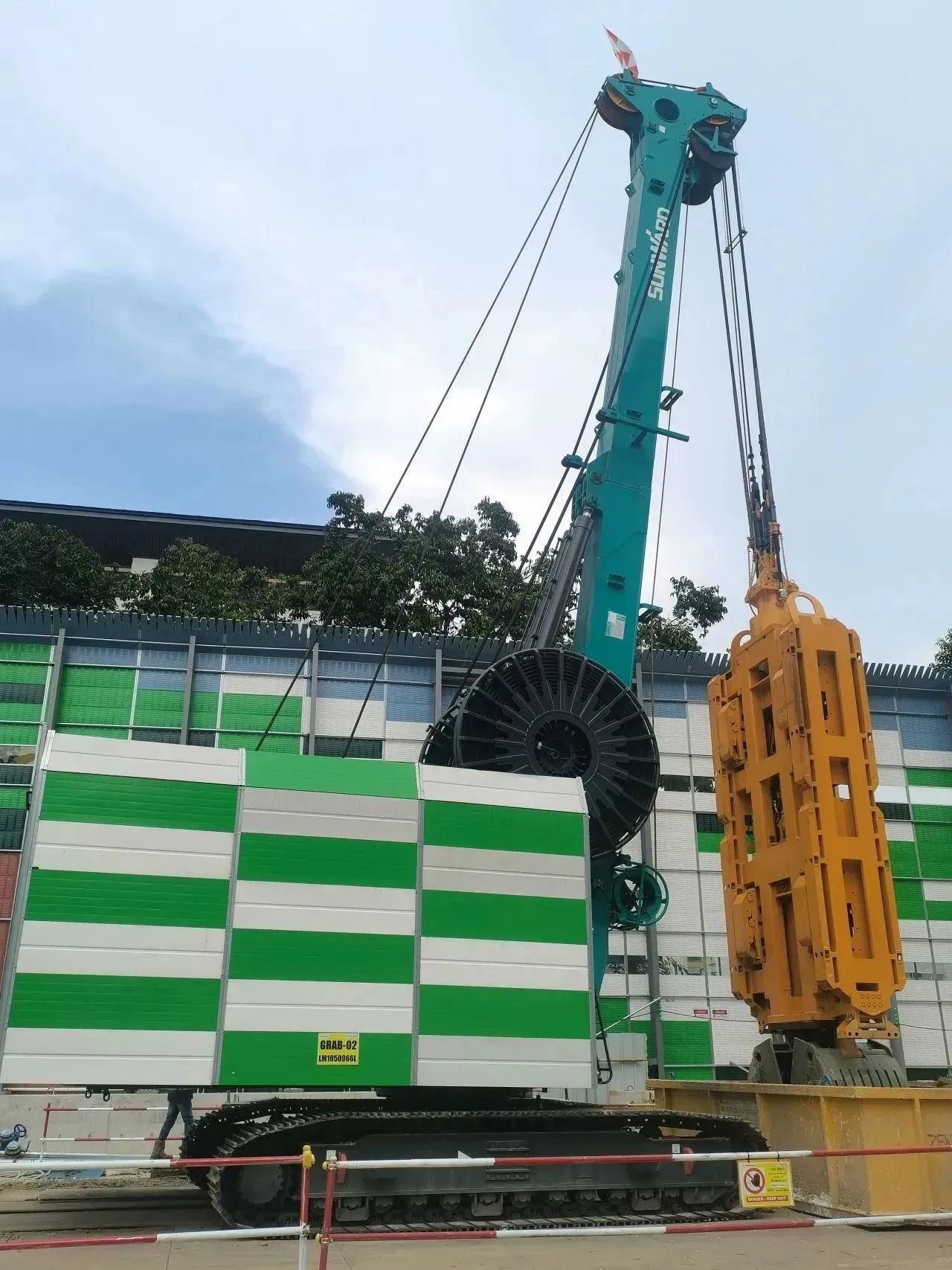 助力海内国际重大工程！壹定发智能液压抓斗实力“出圈”