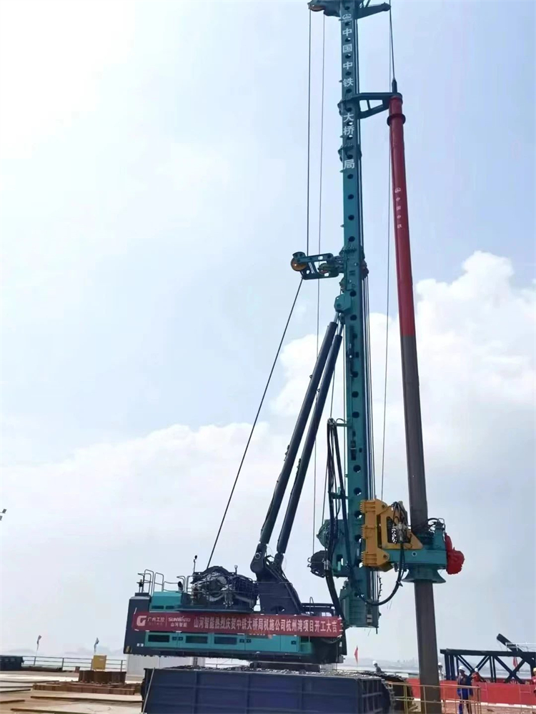 再战天下级工程！壹定发智能超等旋挖钻机SWDM800H助建杭州湾跨海铁路桥项目