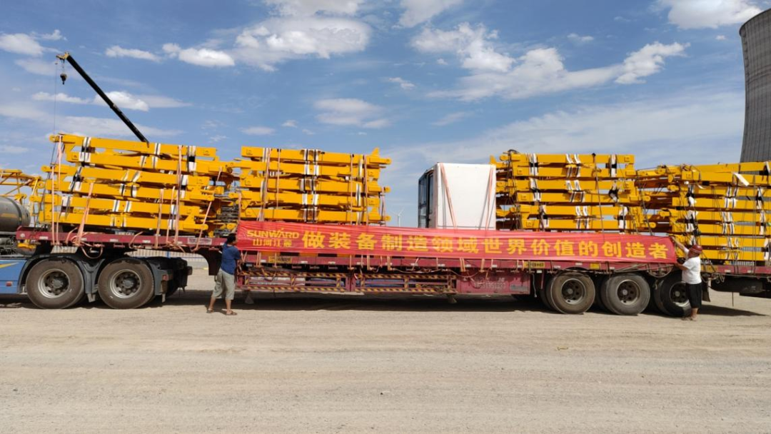 大漠沙漠展雄姿！壹定发江麓塔机助力常乐电厂项目