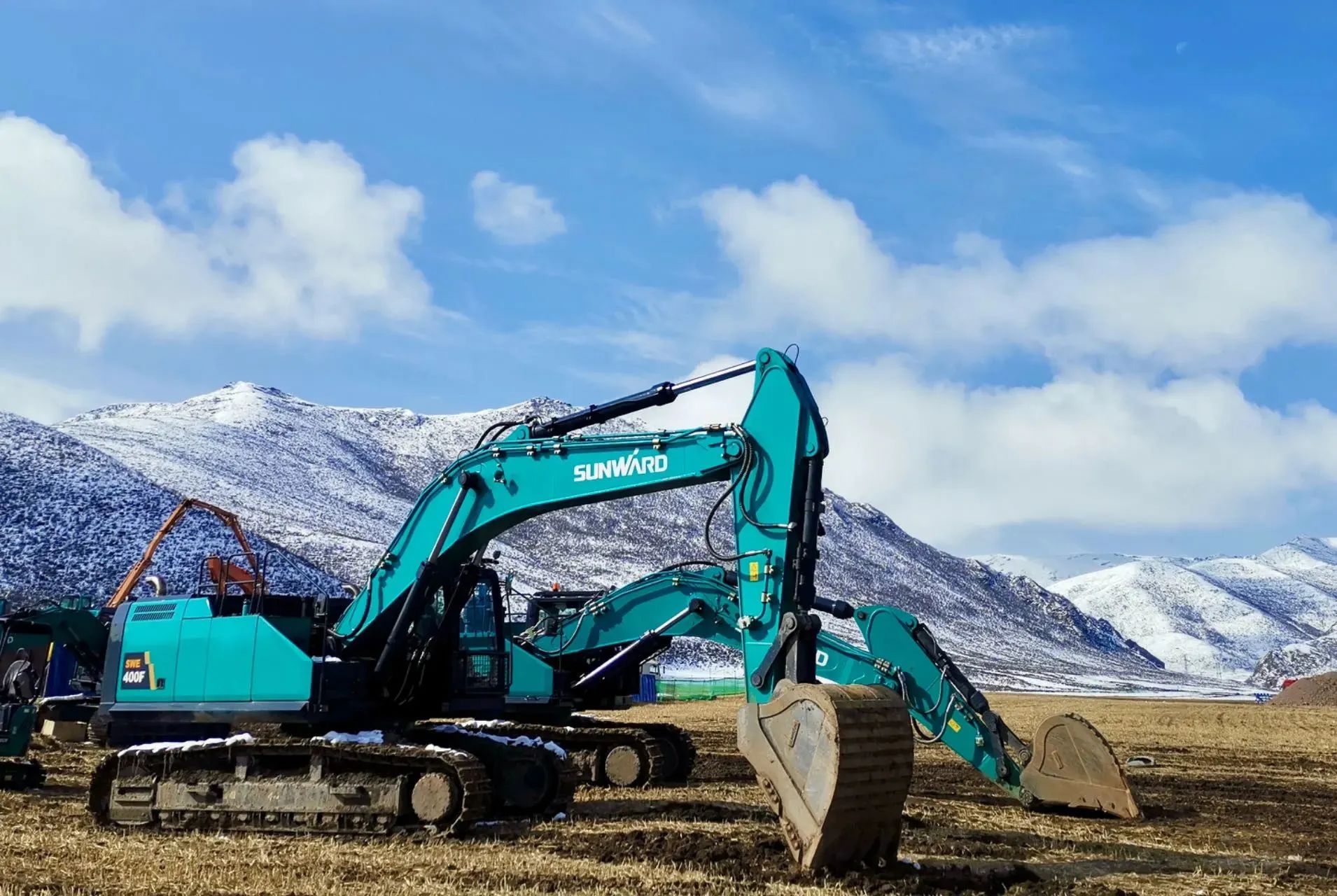 口碑超赞！壹定发智能SWE400F挖掘机荣获工程机械明星产品大奖