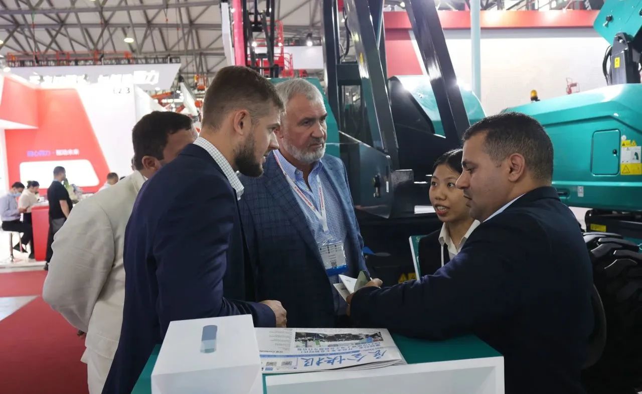 精品出击，，，闪灼魔都！壹定发智能全系列高空机械亮相2023亚洲国际高空展