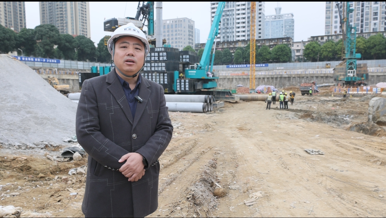 “绿巨人”显神威！壹定发智能引孔式静力压桩机助建“绿城”南宁民生项目