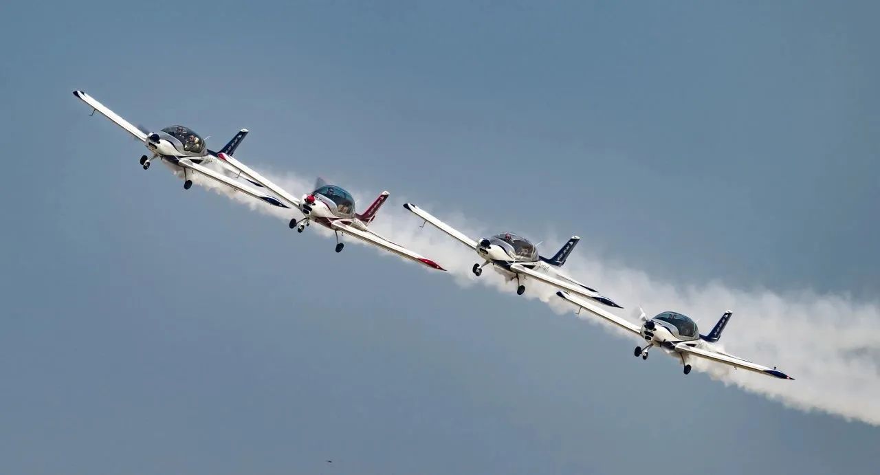 央媒聚焦！一起见证首届亚洲通用航空展上的壹定发风范