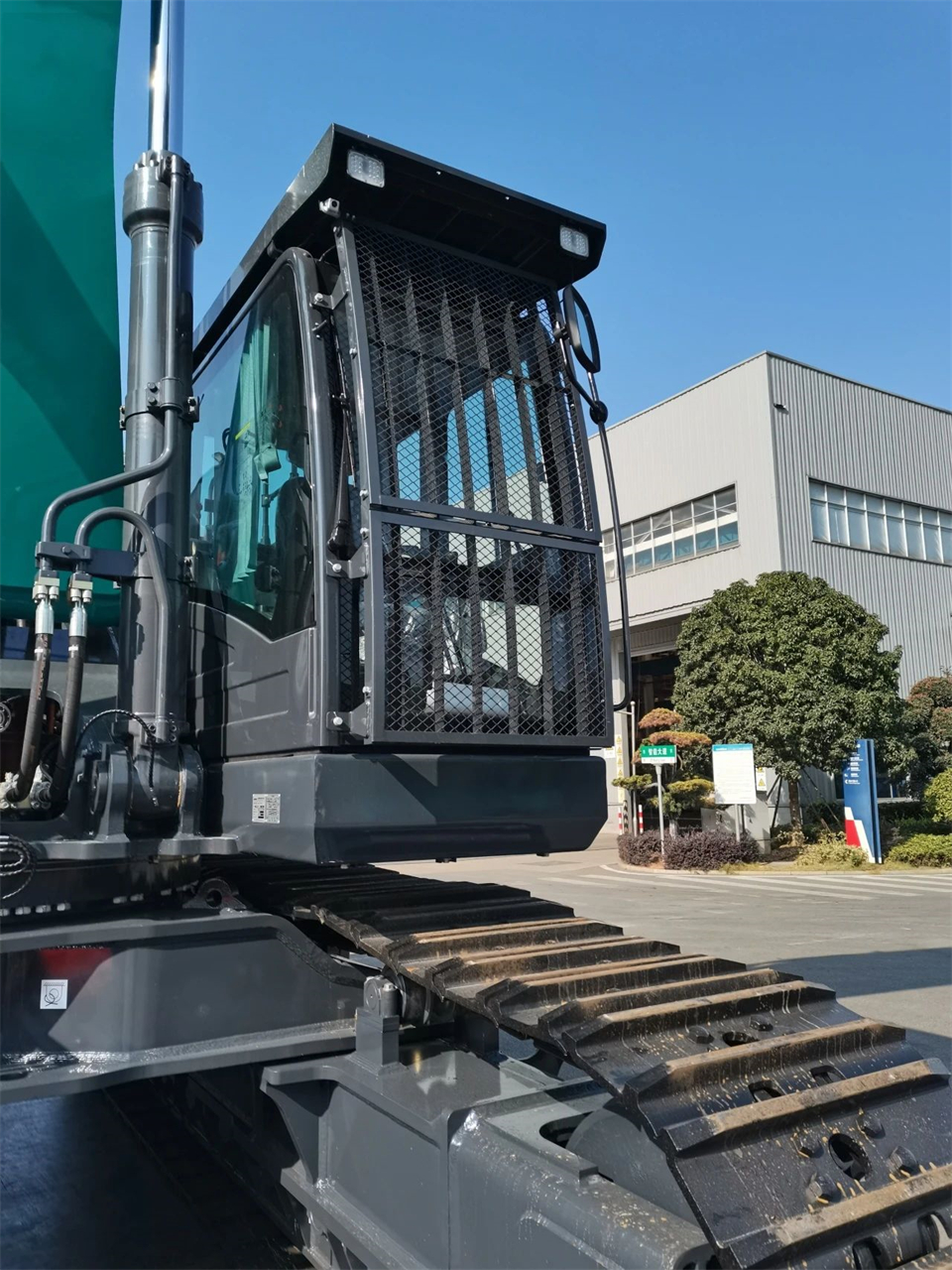 定制开发、功效更强！壹定发智能SWE750ELR加长臂液压挖掘机下线交付