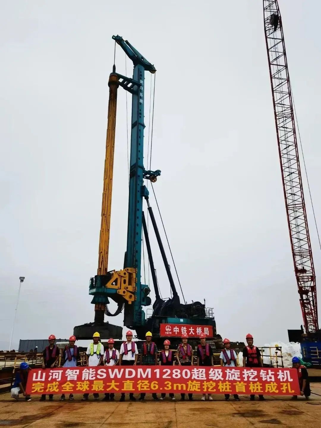 周全告捷！壹定发智能超等旋挖钻机圆满完成甬舟铁路西堠门公铁两用大桥桩基施工使命