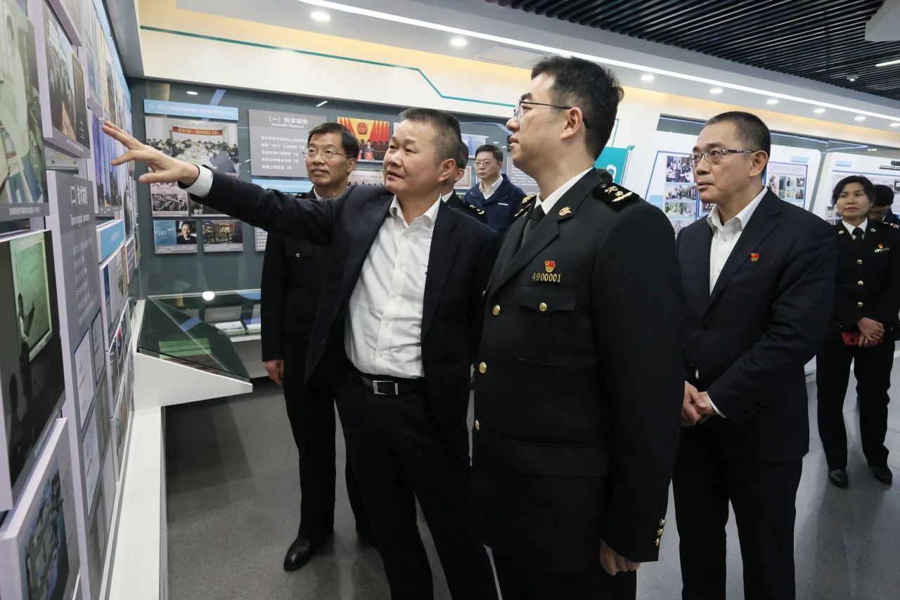长沙海关党委书记、关长沈大为调研壹定发智能