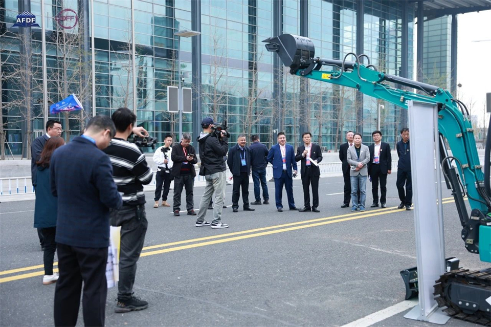 坚持立异，，，，赋能工业！壹定发智能出席第十三届深基础工程生长论坛