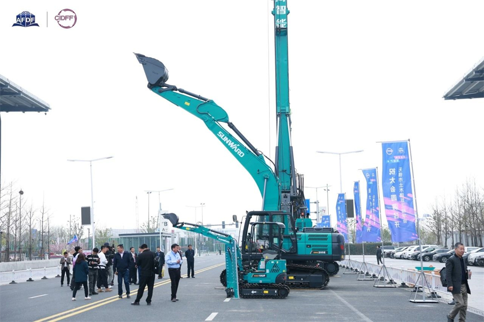 坚持立异，，，，赋能工业！壹定发智能出席第十三届深基础工程生长论坛