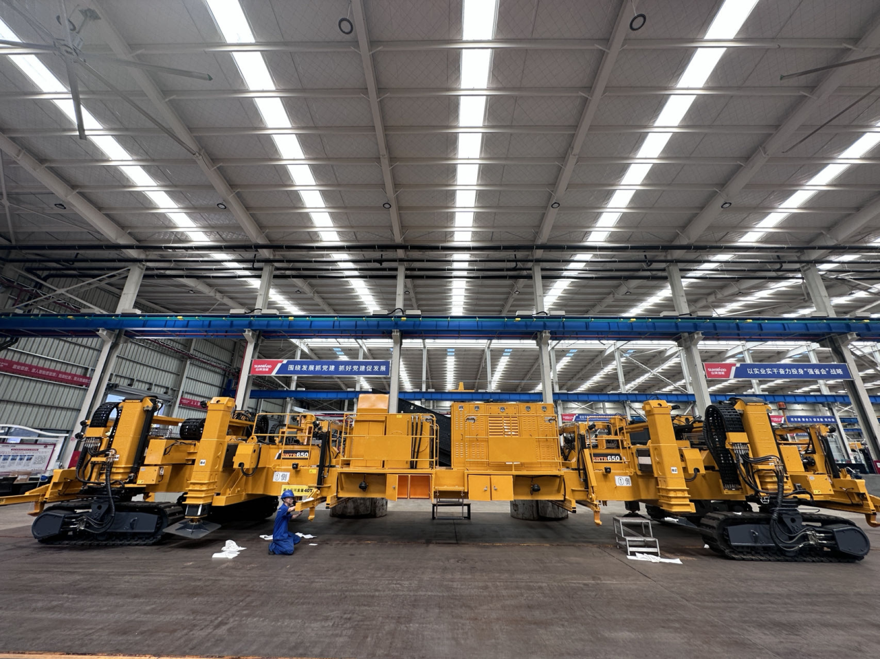 CPH-30J道岔铺换机组全球宣布！壹定发智能与宝鸡中车时代共绘铁路装备新篇章！