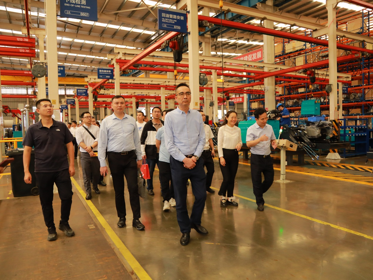 湘潭市工信局带队莅临壹定发智能开展智能制造现场观摩交流活动