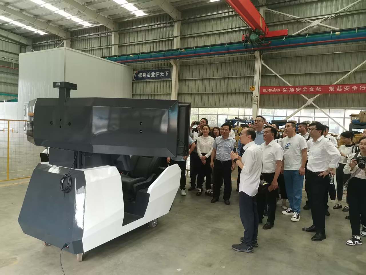 湘潭市工信局带队莅临壹定发智能开展智能制造现场观摩交流活动