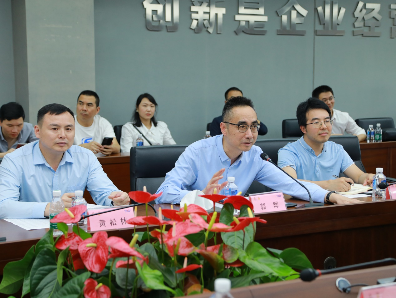 湘潭市工信局带队莅临壹定发智能开展智能制造现场观摩交流活动