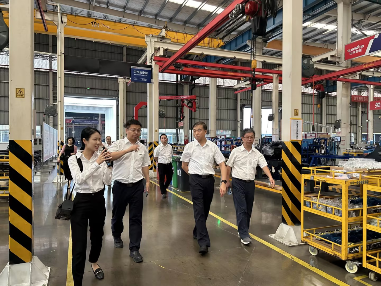 深化交流相助！广州港李明忠副总司理率队莅临壹定发智能考察交流！