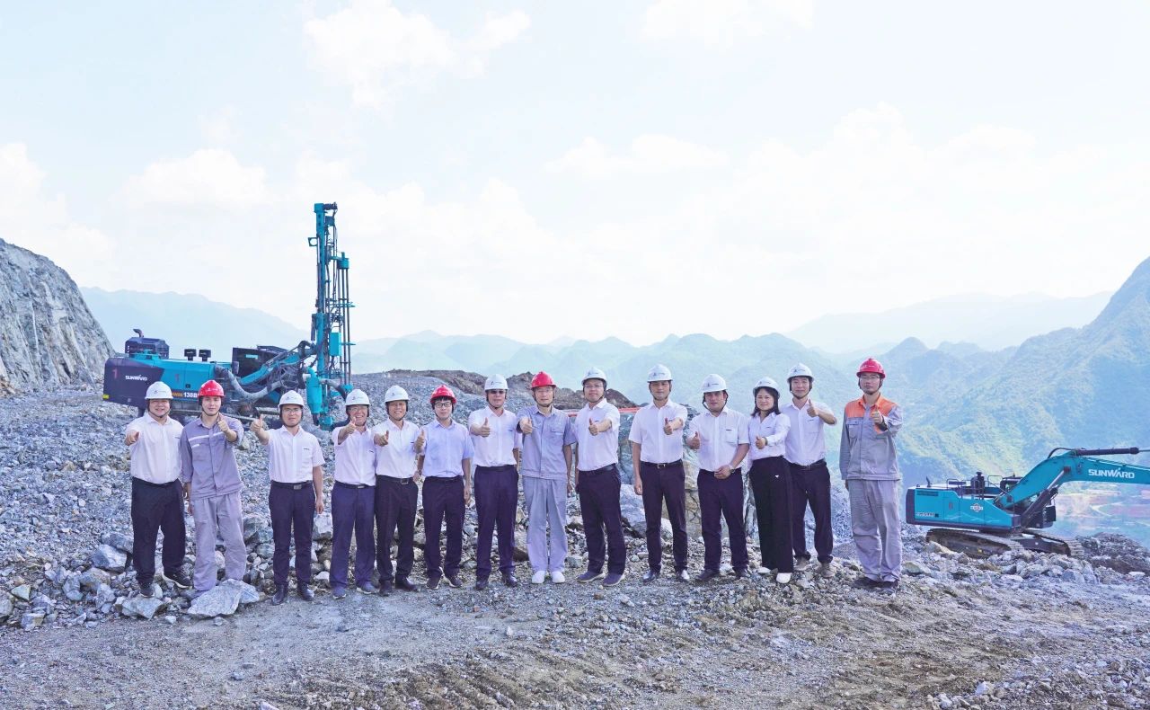 相助共赢，，，，，，智胜未来！壹定发智能造访湖南柿竹园有色金属有限责任公司