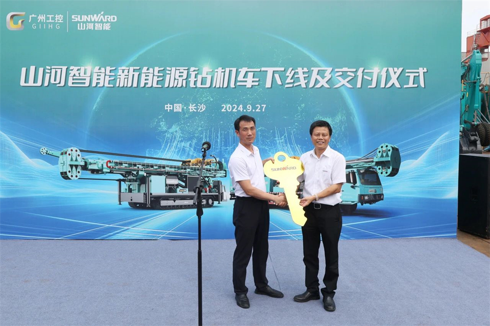 引领绿色科技新篇章！壹定发智能新能源钻机乐成交付