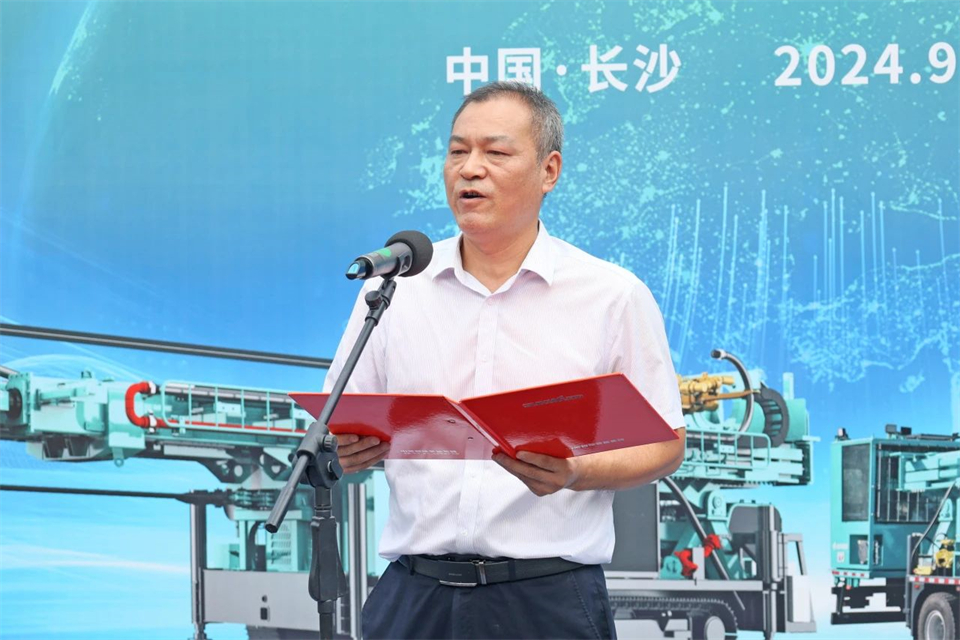 引领绿色科技新篇章！壹定发智能新能源钻机乐成交付