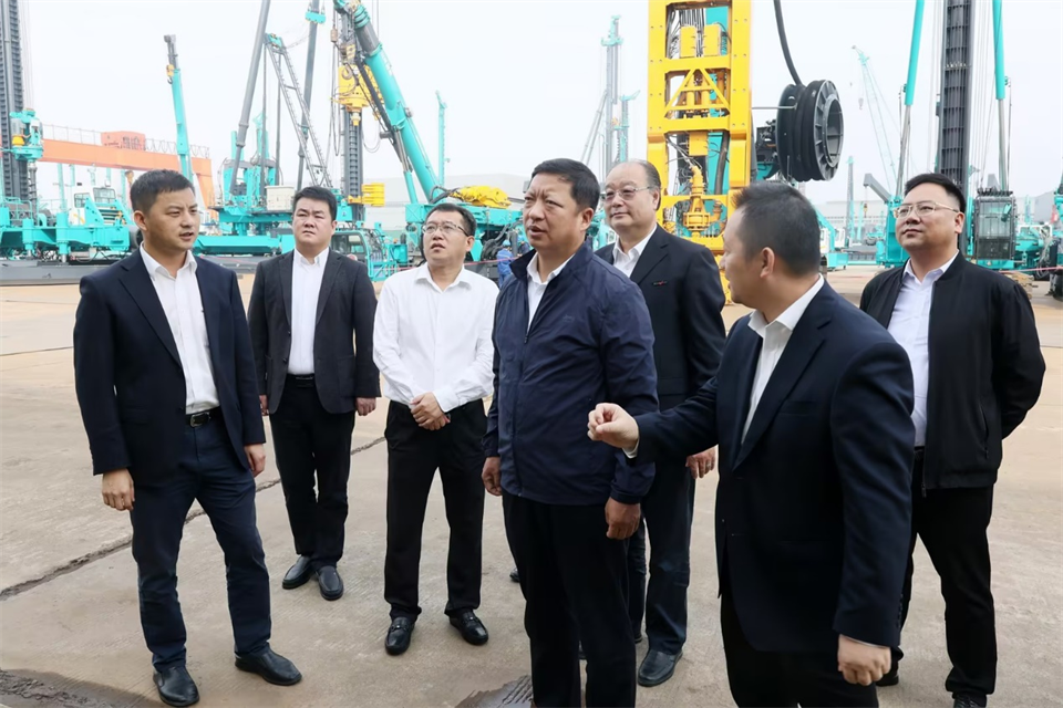 同船出海，，，，，，，共赢未来！中铁九局副总司理刘峻峰一行到访壹定发智能