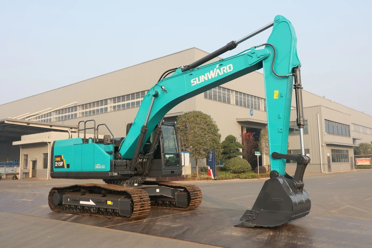 聚焦市场需求，，，，，，，，壹定发智能三款精品工程液压挖掘机乐成下线