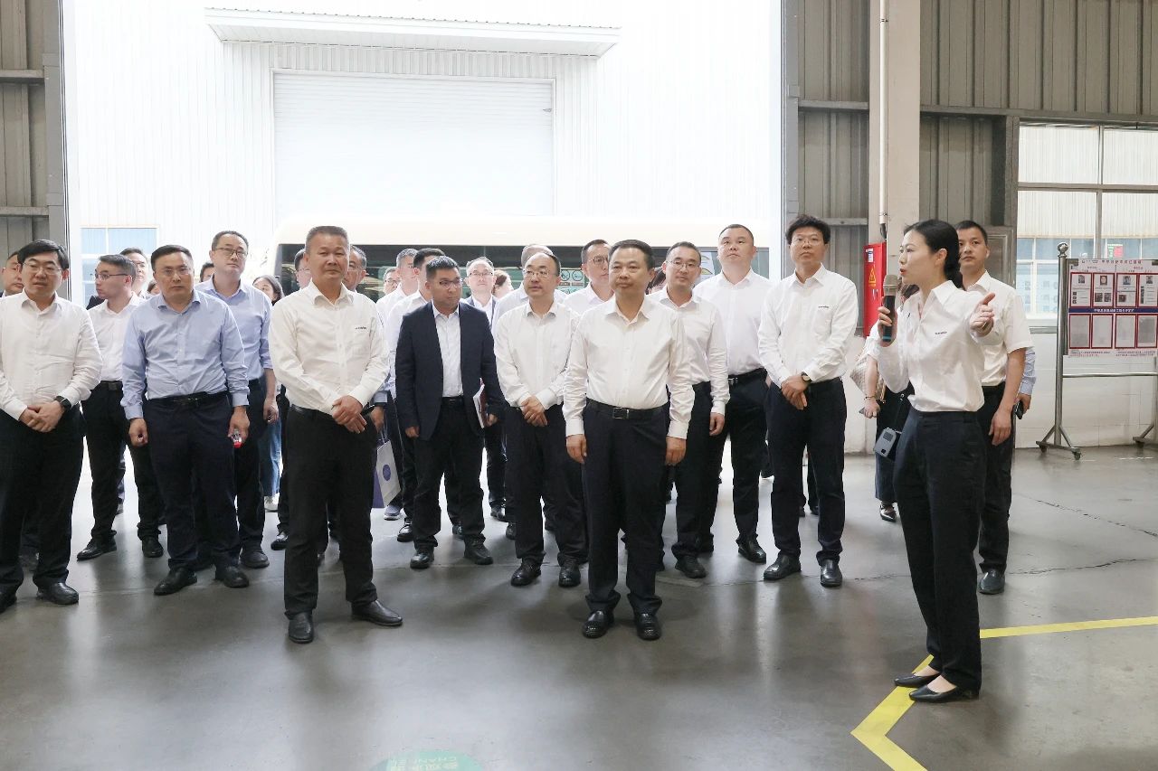 天能控股集团党委书记、董事长张天任率队到访壹定发智能